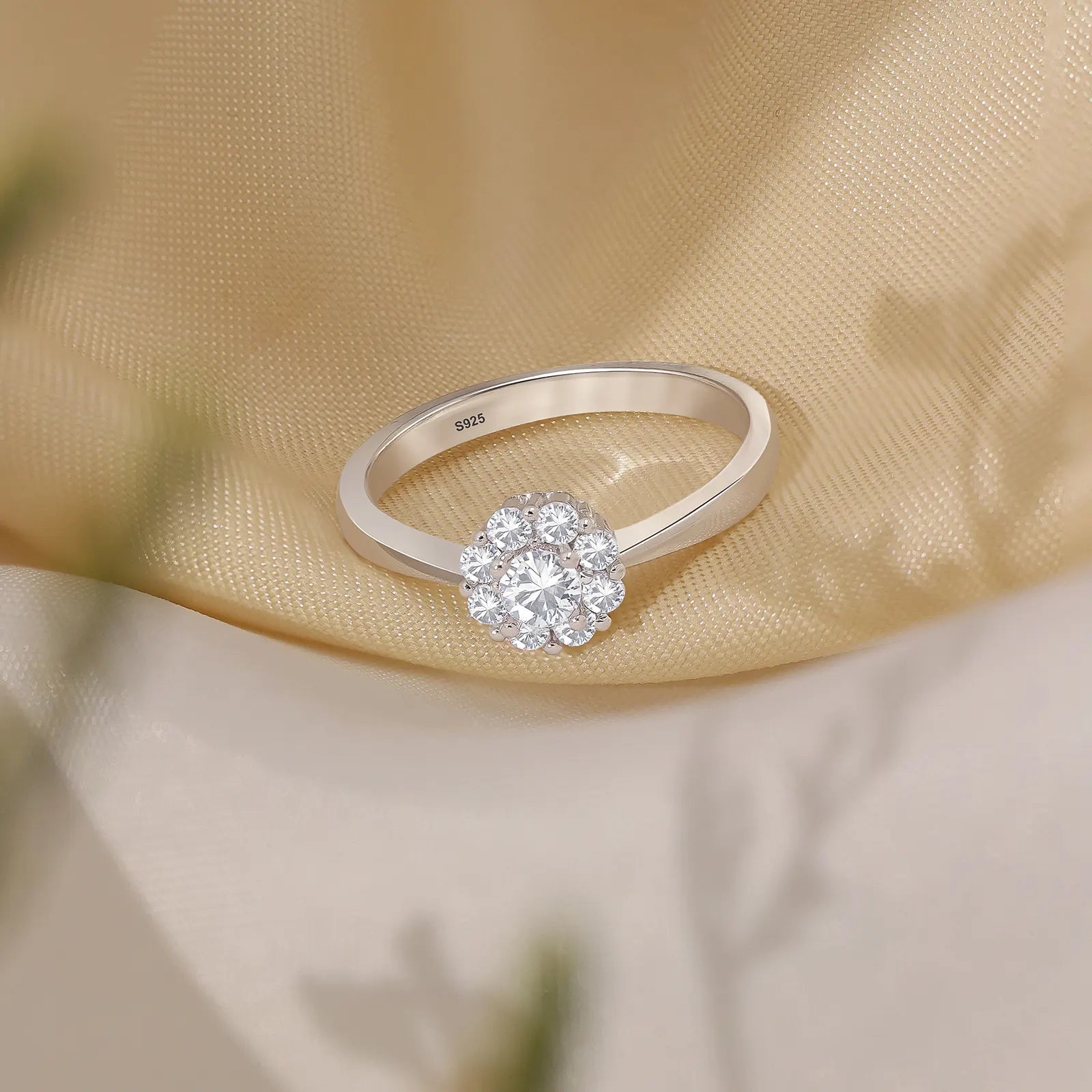 Sparkling Floral Solitaire 925 Silver Ring - Tweov Jewels