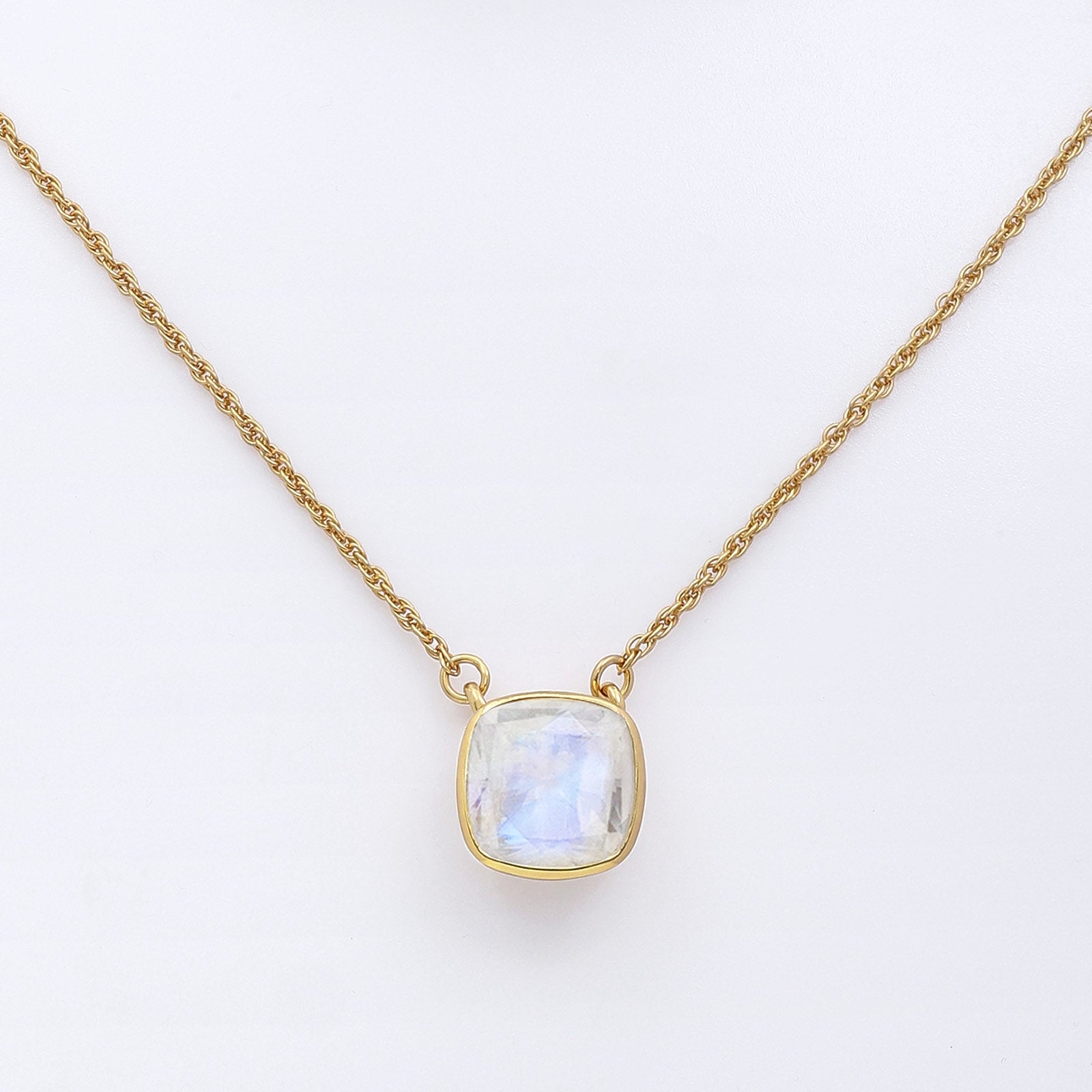 Gold-Plated Silver Necklace with Moonstone - Tweov Jewels