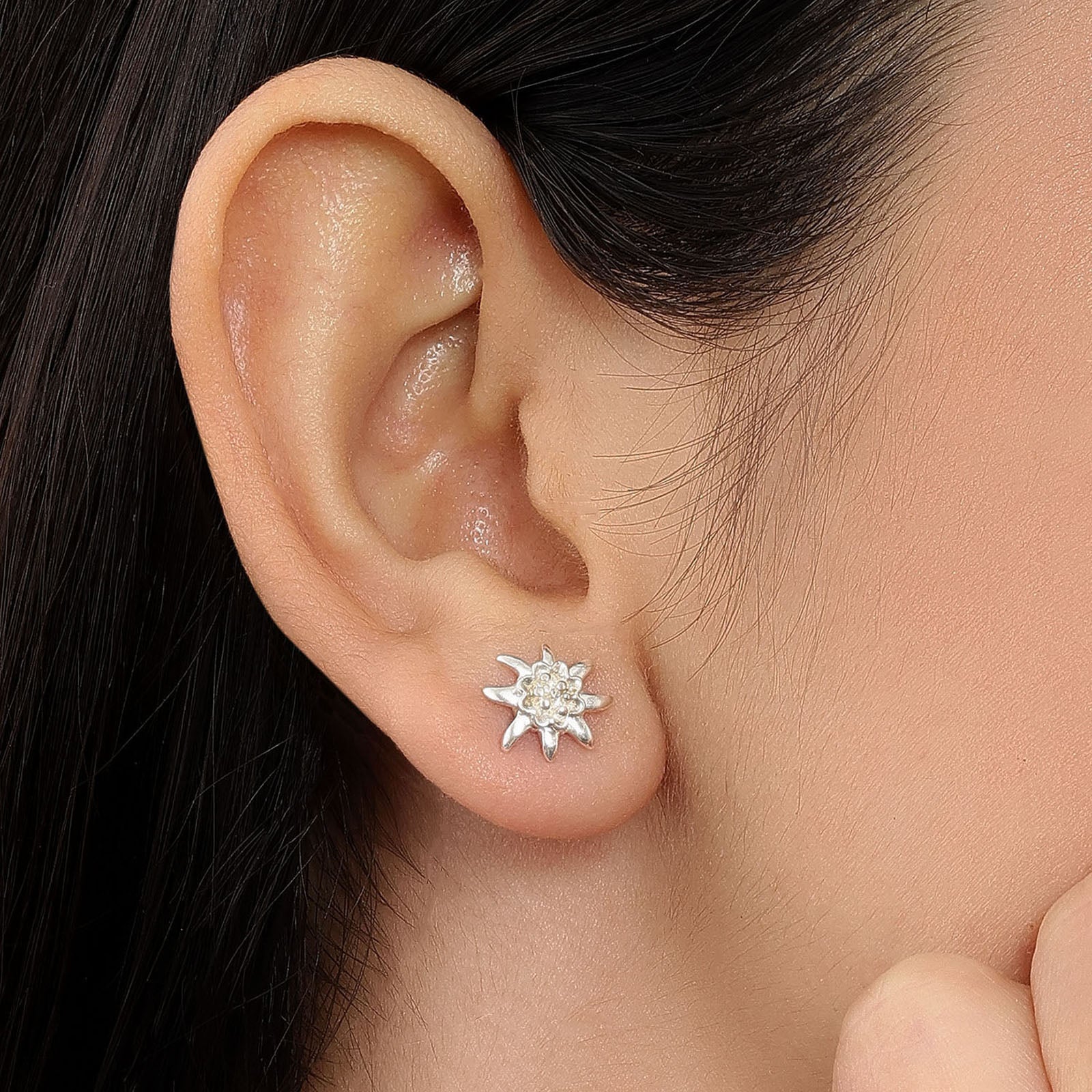 Glossy Floral Design Silver Stud Earrings - Tweov Jewels