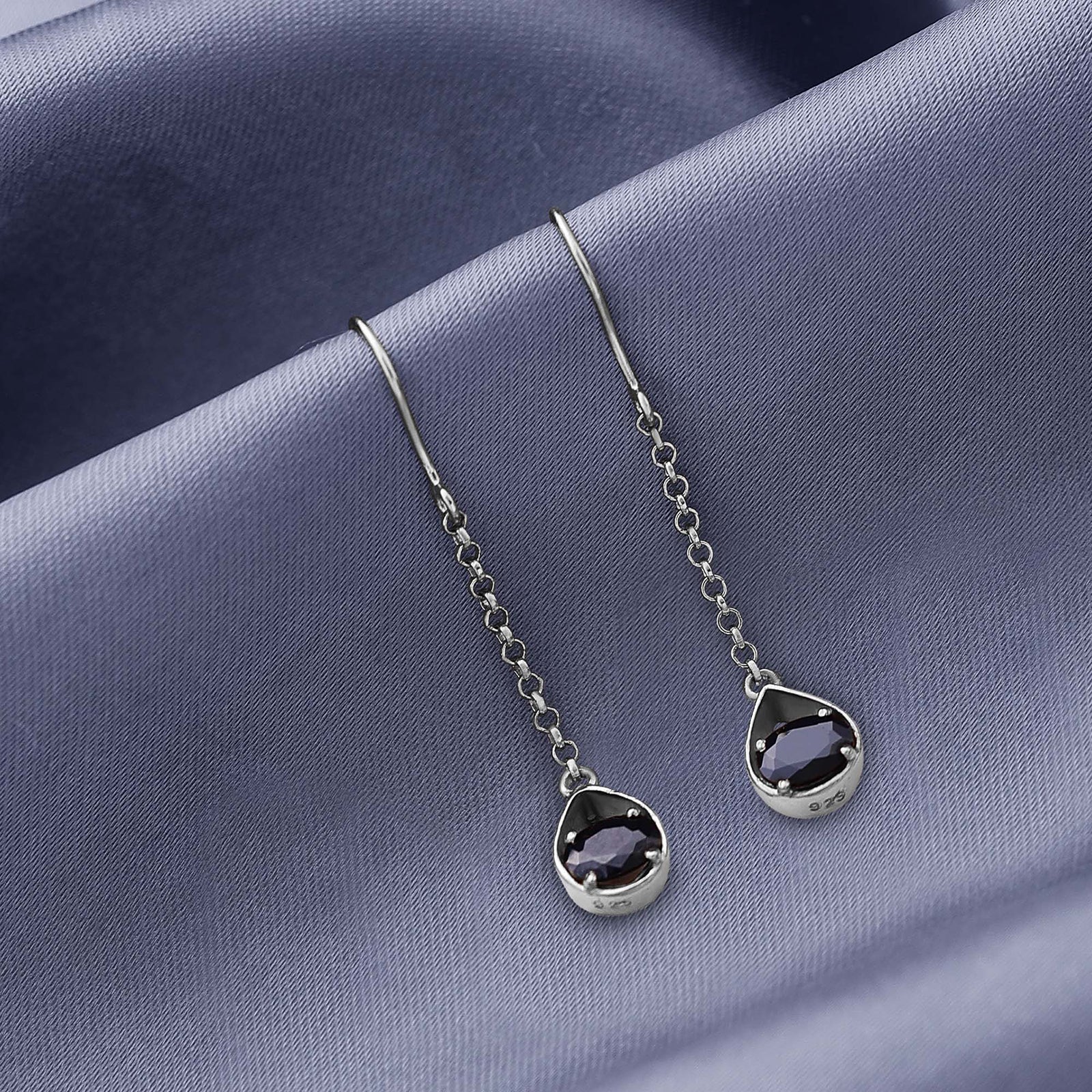 Pure Silver Earrings - Twinkling Chain Model With Onyx Stone