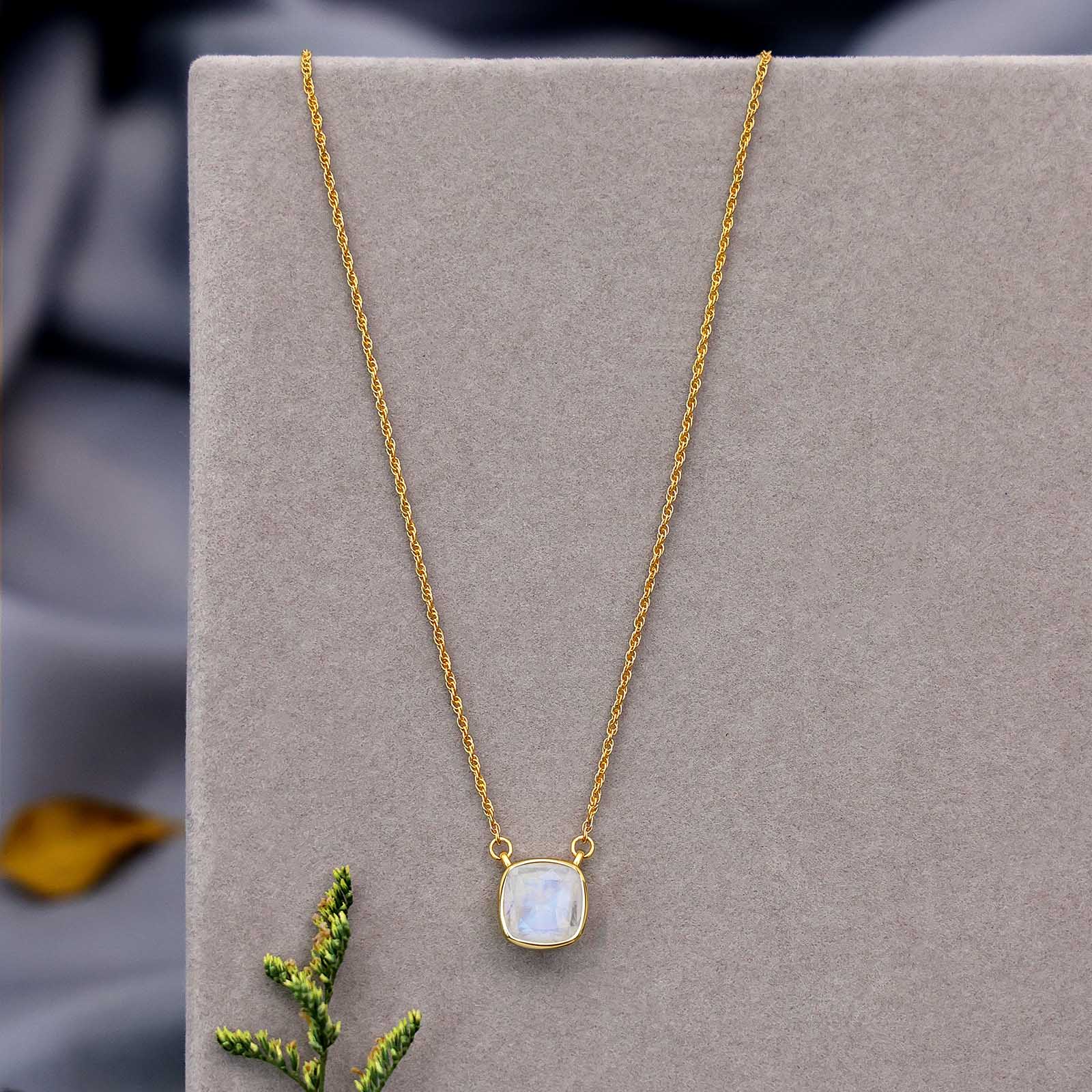 Gold-Plated Silver Necklace with Moonstone - Tweov Jewels