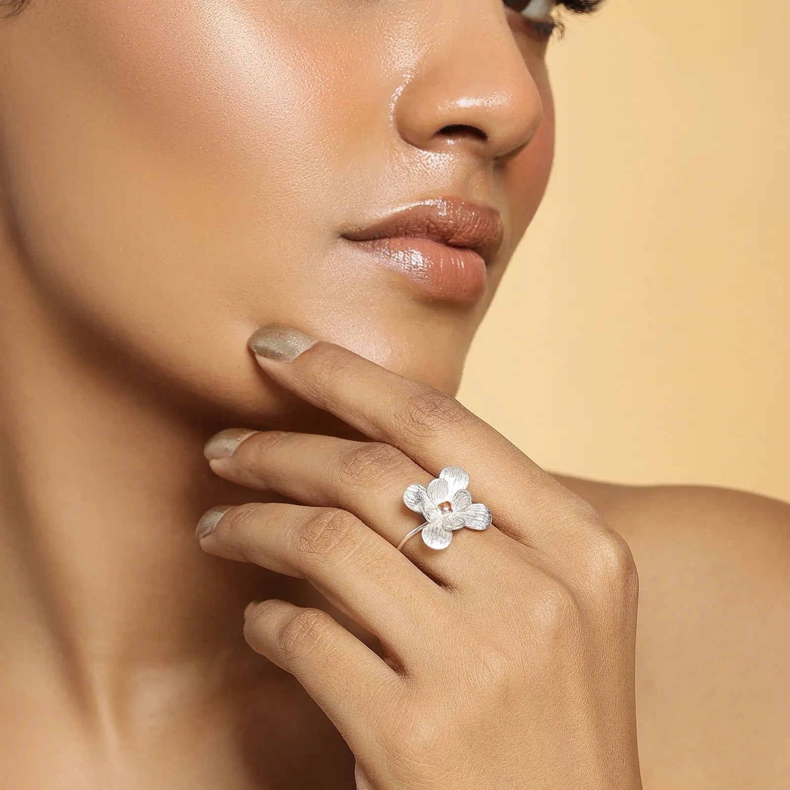 Elegant Silver Flower Ring - Tweov Jewels