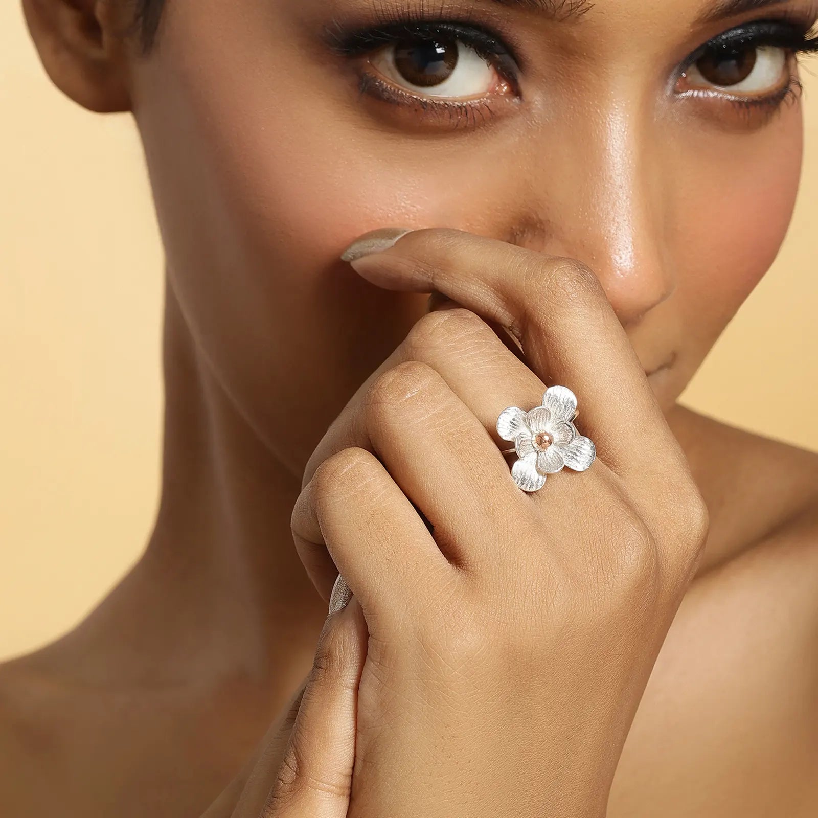 Elegant Silver Flower Ring - Tweov Jewels