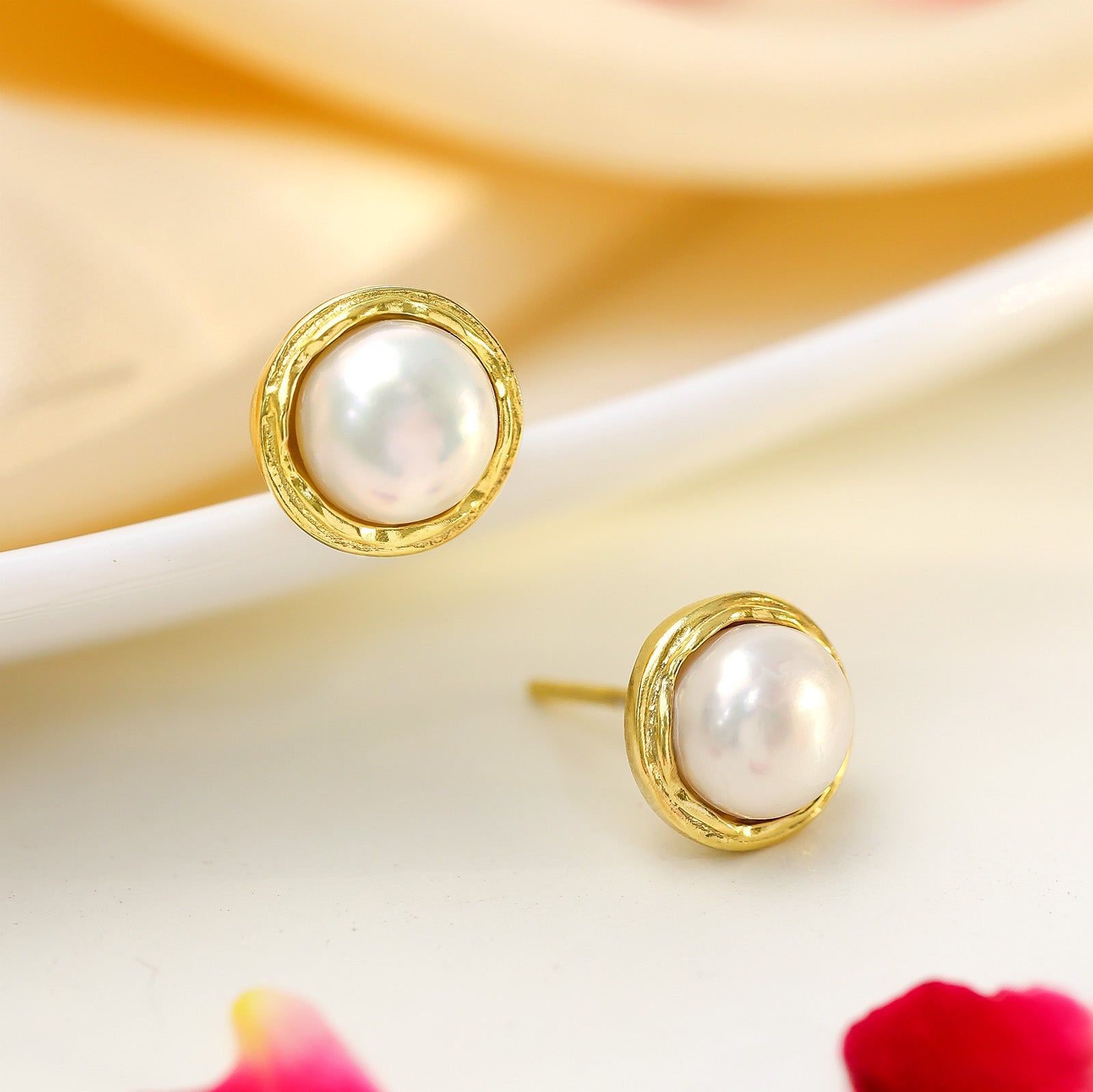 Pure Silver Stud Earrings - Made of Captivating White pearls - Tweov Jewels